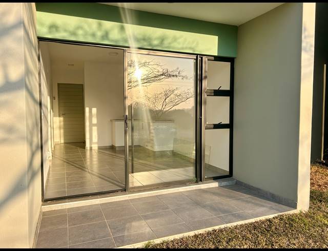 2 BEDROOM APARTMENT FOR SALE IN SHEFFIELD BEACH